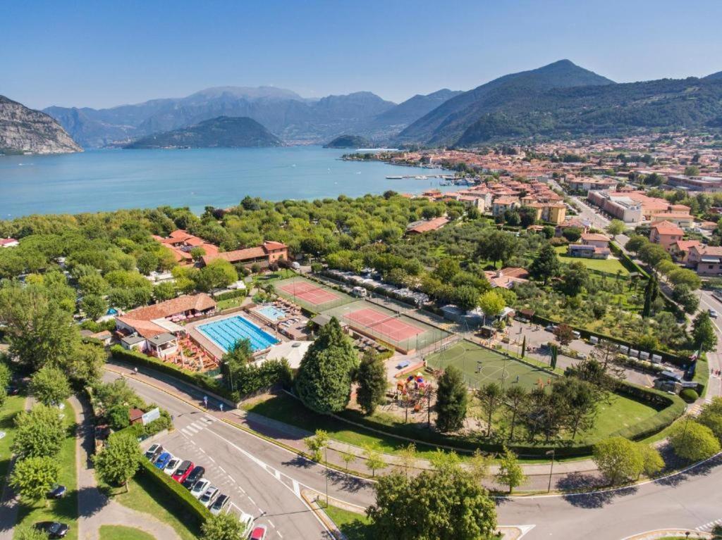 Estivo Premium Deluxe Mobile Homes On Camping Del Sole Village Iseo Exterior photo